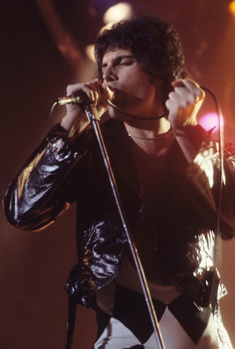 Freddie Mercury performing in New Haven, Connecticut, in 1977